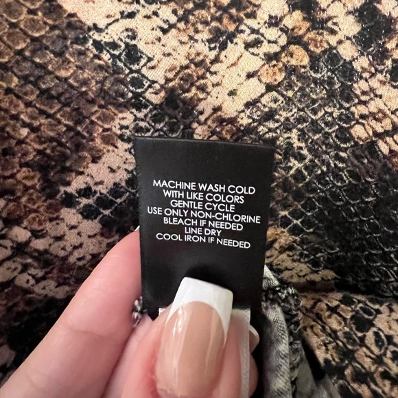 Ladies Snake Print Top - Picture 7 of 7